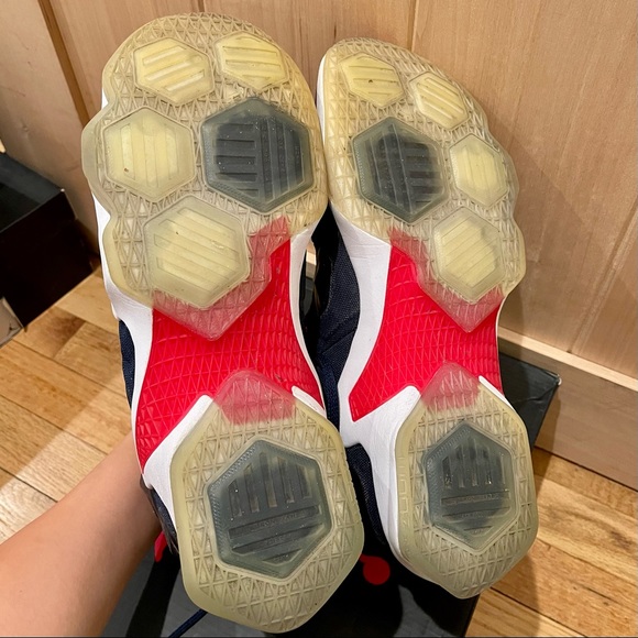 Lebron 13 - Picture 2 of 2